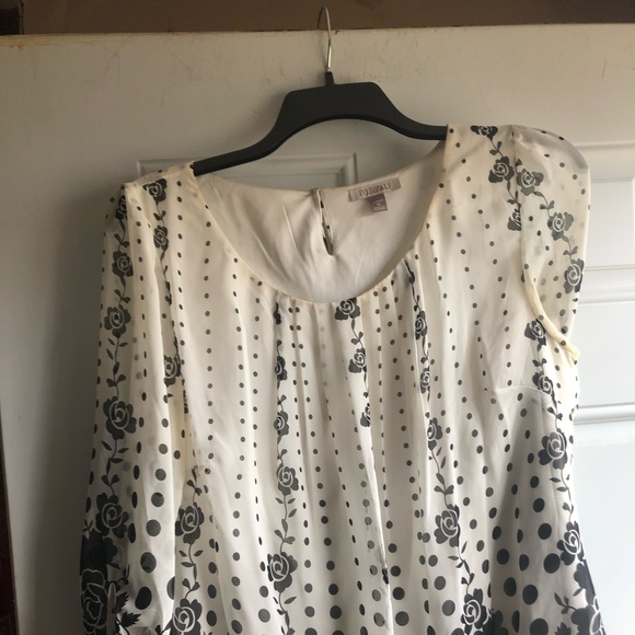 Roz & Ali Blouse. 1X - Picture 6 of 7